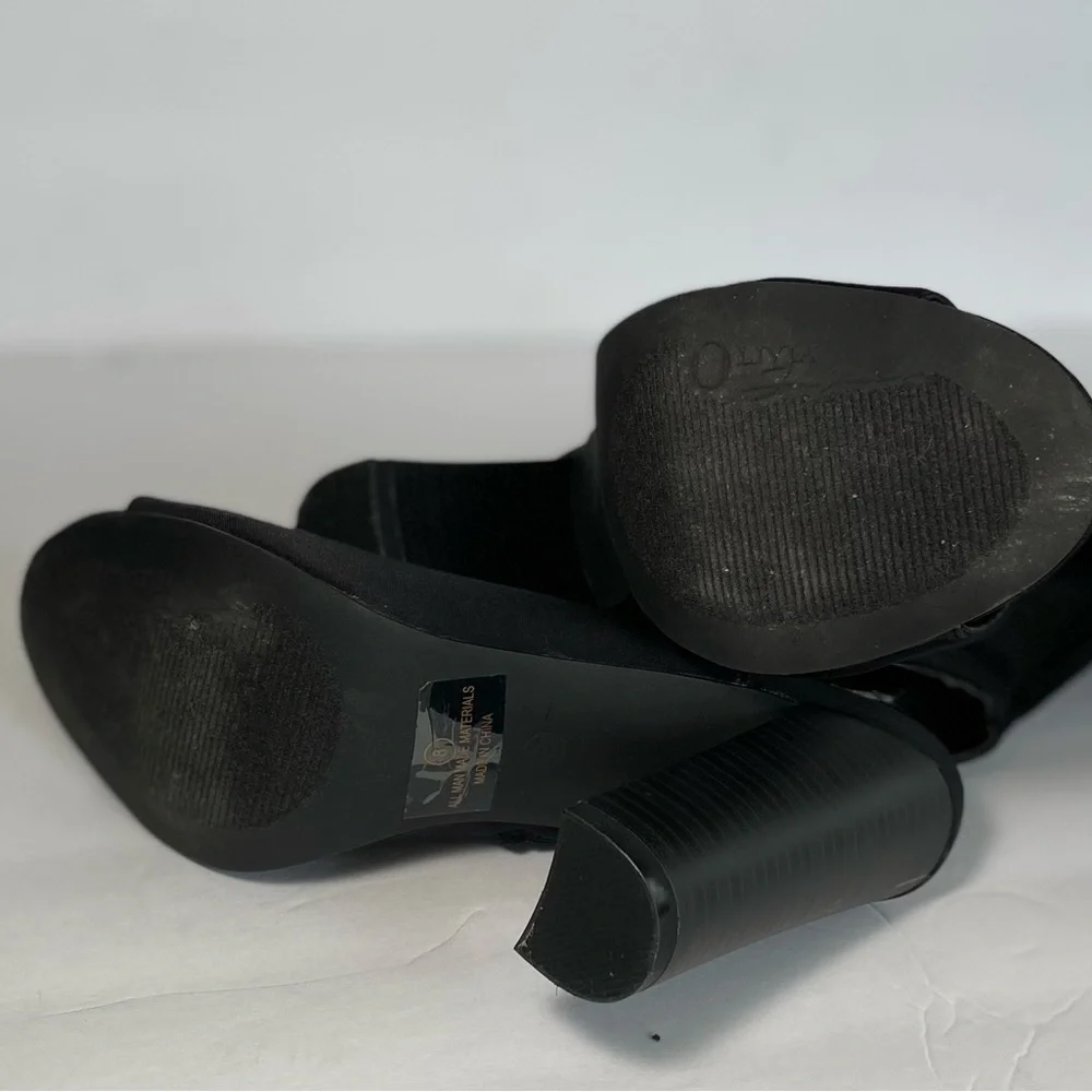 Olive Boots sizes 8 black